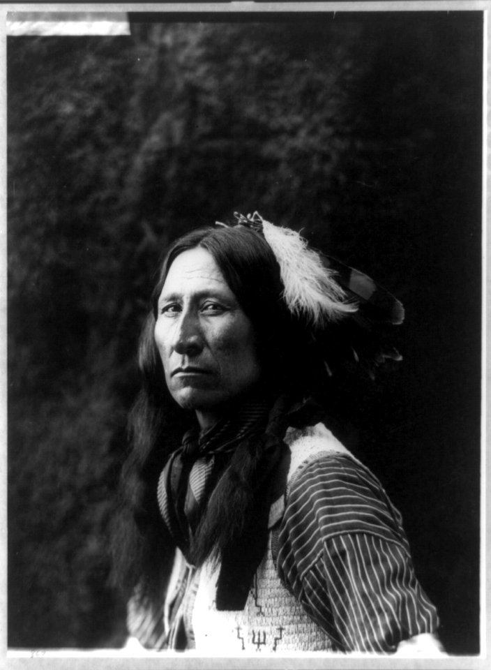 Chief Lone Bear, half-length portrait, facing right LCCN92509845