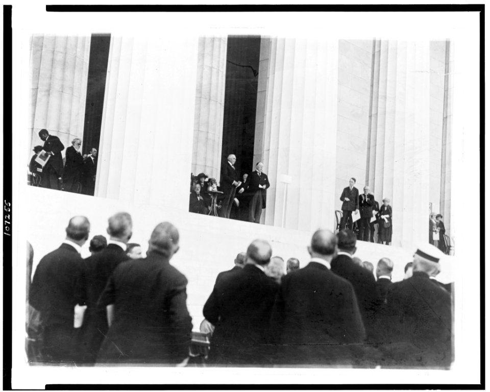 Chief Justice Taft turning over the memorial and President Harding receiving it on behalf (of) the United States LCCN93502870