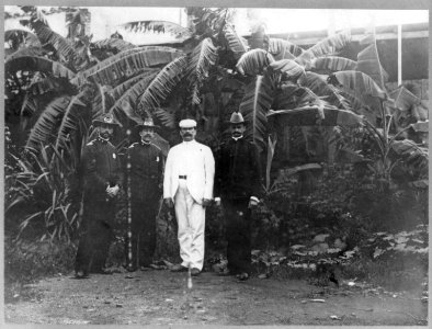 Chief McCullah with Gen. Monocal and officers, Spanish-American War, 1898 LCCN2013647274