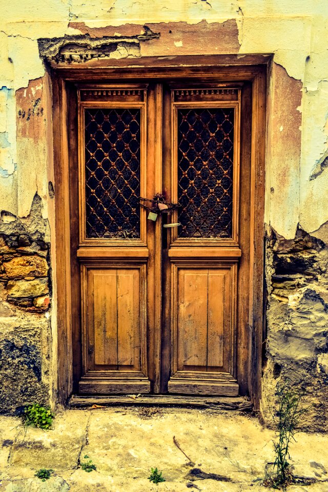 Weathered decay architecture
