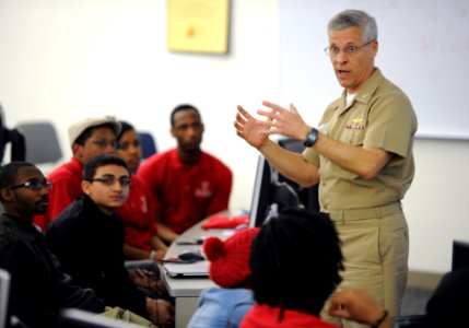Chief of naval research speaks to students 130326-N-PO203-054