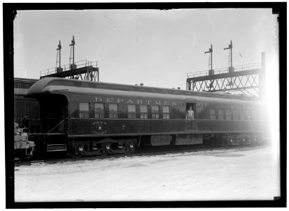 COMMERCE, DEPARTMENT OF. BUREAU OF FISHERIES RAILWAY CAR; EXTERIOR LCCN2016866802