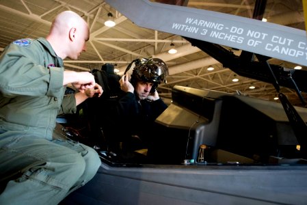 Chief of Naval Operations visits Naval Air Station Patuxent River 160113-N-AT895-200