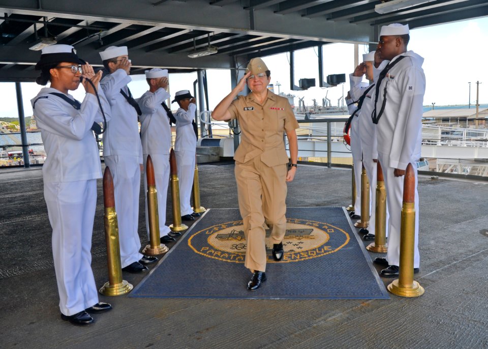 Chief of Navy chaplains tours USS Frank Cable 141209-N-EV320-001