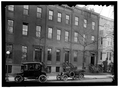 COMMITTEE ON PUBLIC INFORMATION. EXTERIOR OF QUARTERS ON JACKSON PLACE LCCN2016868570
