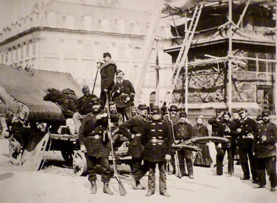 Commune de Paris gardes nationaux sur la colonne Vendôme