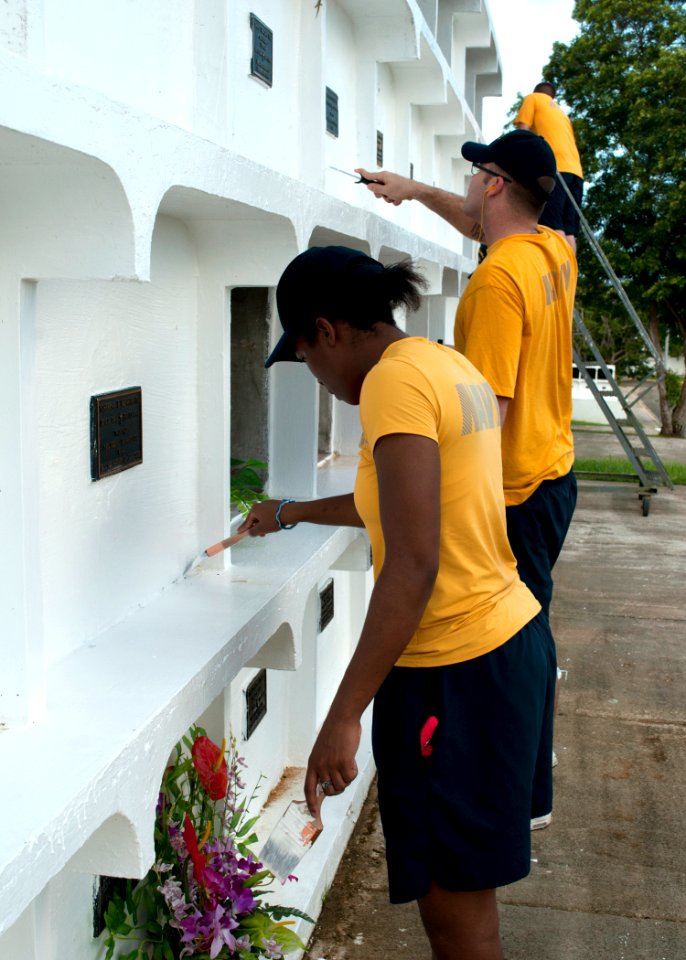 Community service project 121019-N-BE353-044