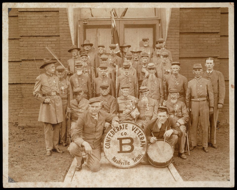 Company B, Confederate Veterans of Nashville, Tennessee, at reunion in Memphis) - Bluff City Engraving Co., commercial photographers, Memphis, Tenn LCCN2017660612
