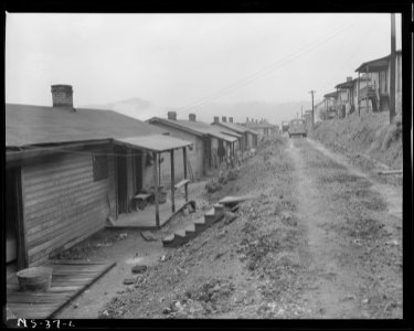 Company housing at mine. Christopher Coal Company, Christopher ^3 Mine, (Formerly Robinson Run ^2) Osage, Monongalia... - NARA - 540233