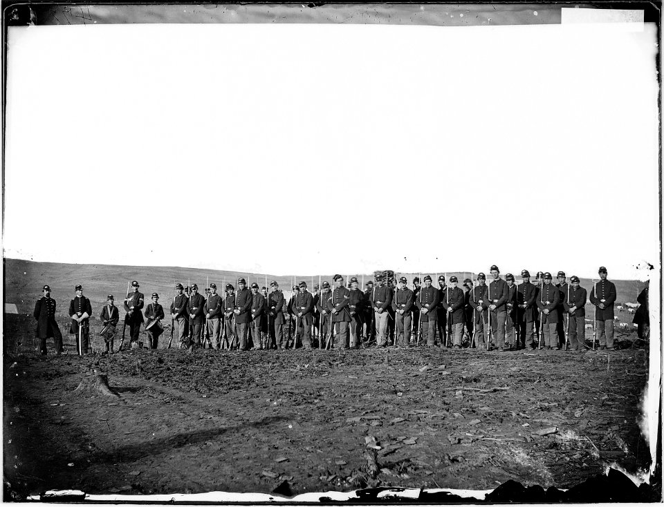 Company of infantry on march (4228827814)