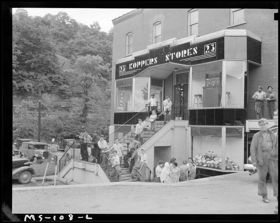 Company store. Koppers Coal Division, Federal ^1 Mine, Grant Town, Marion County, West Virginia. - NARA - 540275