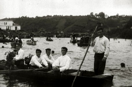 Competición de embarcaciones y cucaña en el río Urumea a la altura de Loiola (2 de 2) - Fondo Car-Kutxa Fototeka