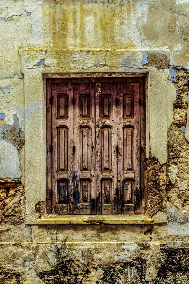 Weathered decay architecture