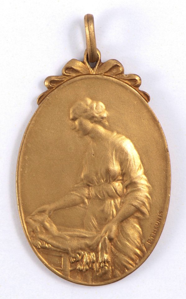 Comptoir du Travail Charleroi 27 Septembre 1915, medal by Pierre Theunis, Belgium, 1915, Coins and Medals Department of the Royal Library of Belgium, 2Lef68 - 16 (recto)