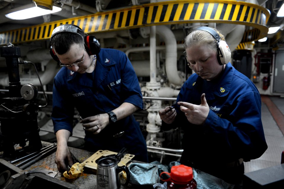 Composite Training Unit Exercise (COMPTUEX) 131212-N-BD629-138