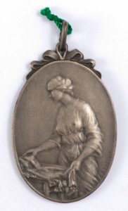 Comptoir du Travail Charleroi 27 Septembre 1915, medal by Pierre Theunis, Belgium, 1915, Coins and Medals Department of the Royal Library of Belgium, 2Lef68 - 15 (recto)