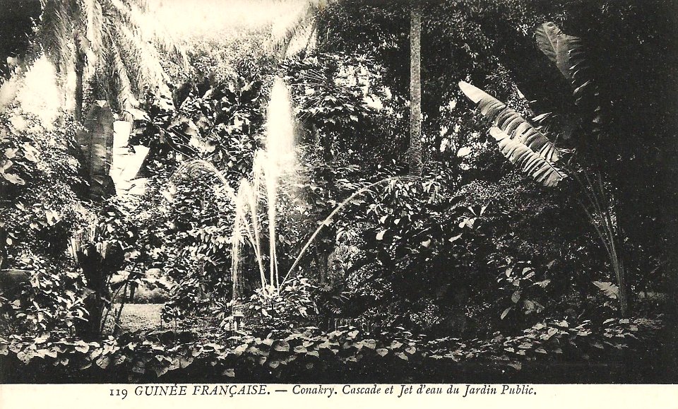 Conakry-Cascade et jet d'eau du jardin public