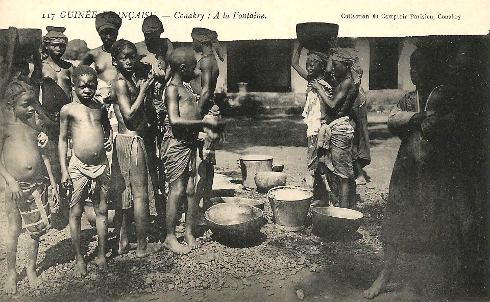 Conakry-A la fontaine