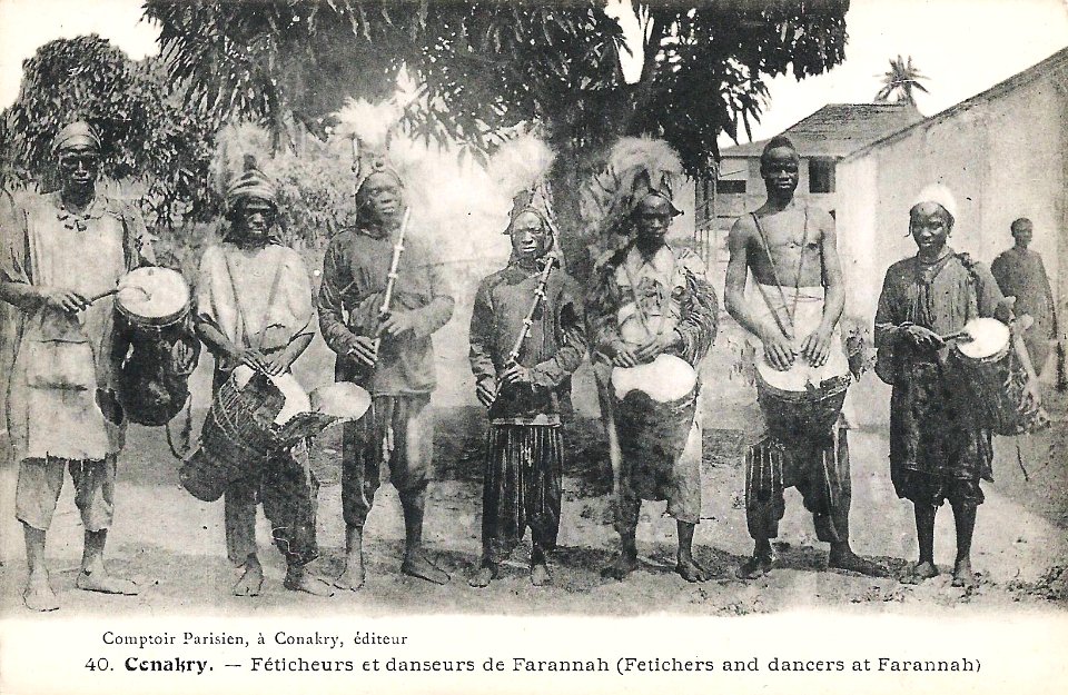 Conakry-Féticheurs et danseurs de Farannah