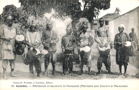 Conakry-Féticheurs et danseurs de Farannah