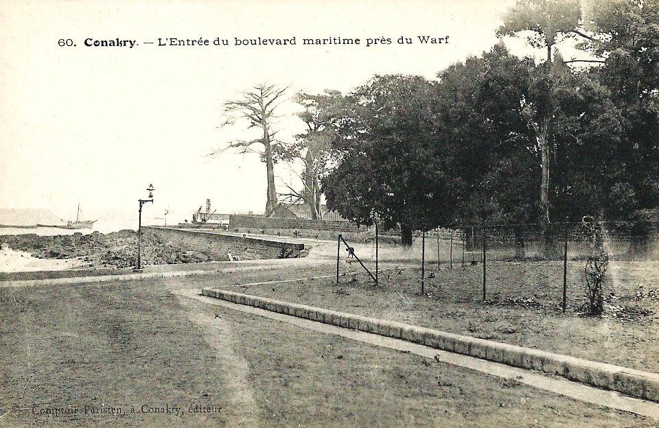 Conakry-L'entrée du boulevard maritime près du Warf