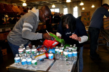 COMREL at Boston food bank 150316-N-GG458-048