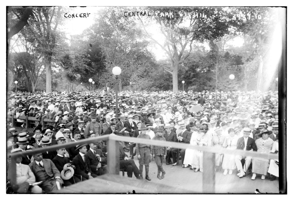 Concert, Central Park LCCN2014702357