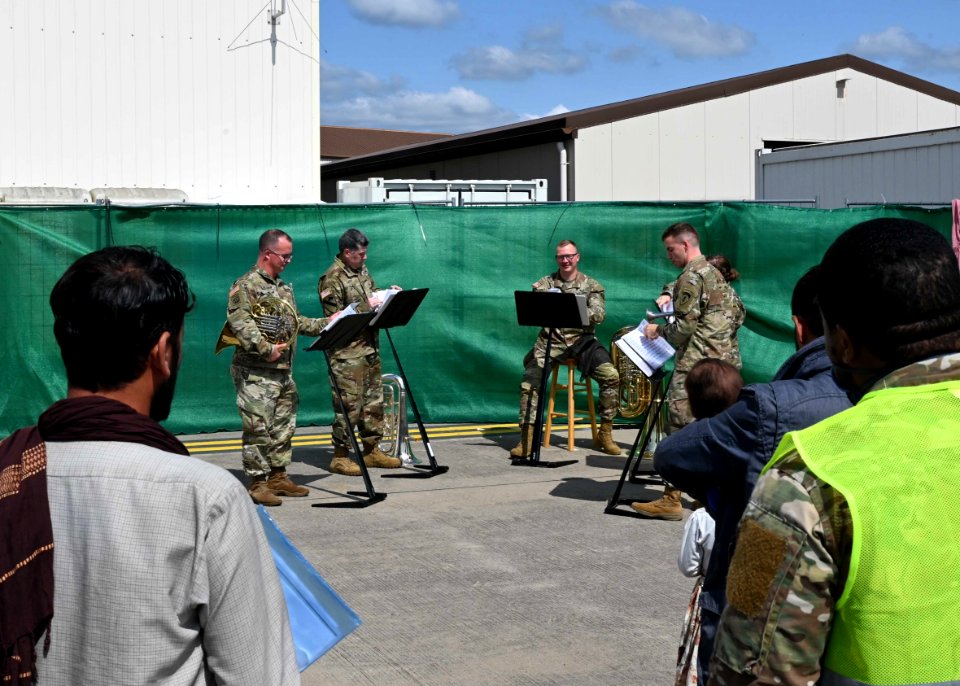 Concert in the pod for evacuees 210824-F-XM048-1059