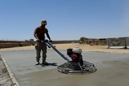 Concrete pour 130621-N-OV434-287