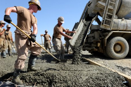 Concrete pour 130621-N-OV434-159