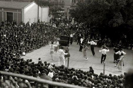 Concurso de baile al suelto en la plaza de Easo (3 de 3) - Fondo Car-Kutxa Fototeka