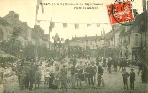Concours de Bigotphones Place du Marché à Milly-la-Forêt photo