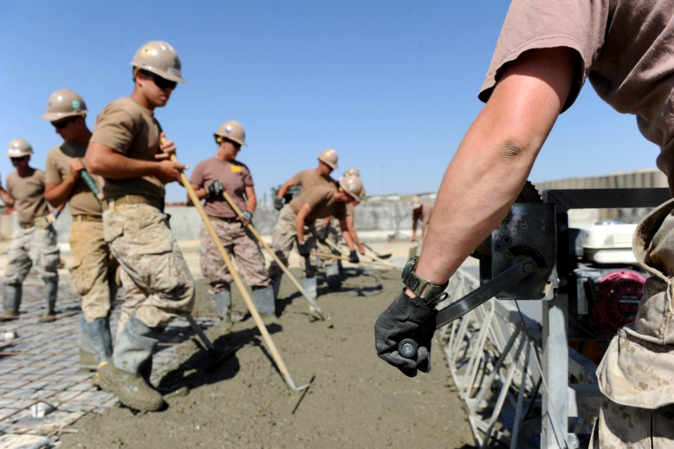 Concrete pour 130621-N-OV434-129