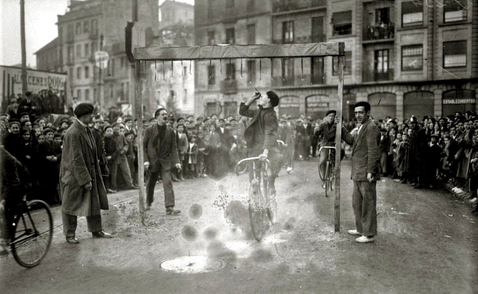Concurso de carrera de cintas en la calle Miracruz (1 de 3) - Fondo Car-Kutxa Fototeka