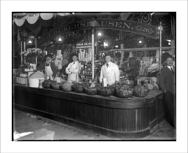 Condiment Stand in Center Market (13763631823) photo