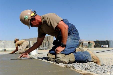 Concrete pour 130621-N-OV434-094