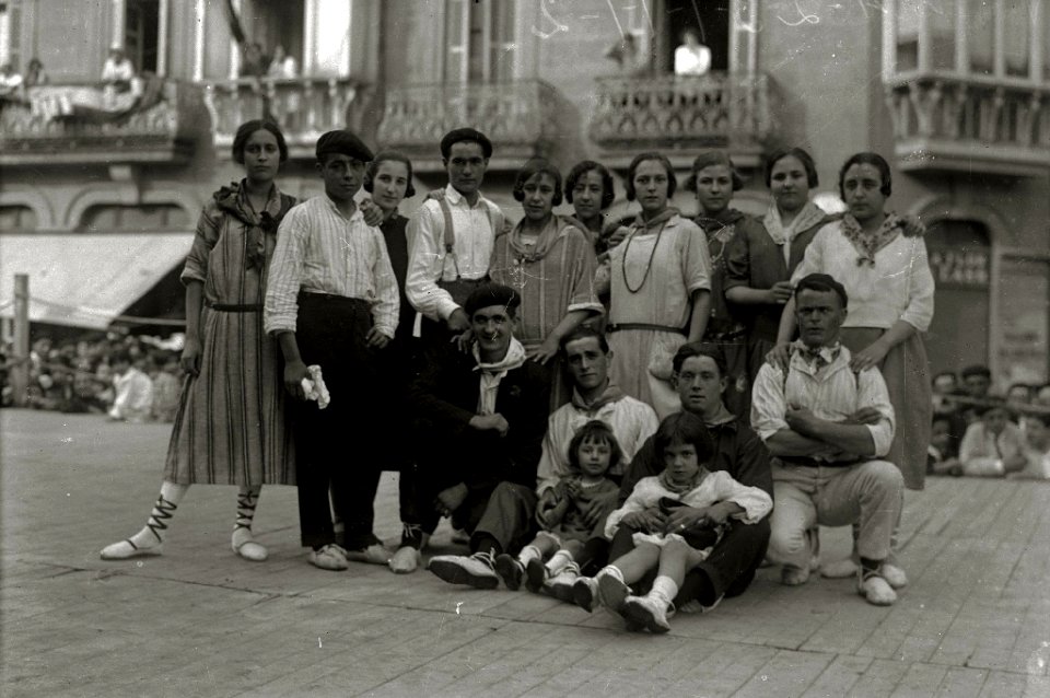 Concurso de baile al suelto en la plaza de Easo (1 de 3) - Fondo Car-Kutxa Fototeka