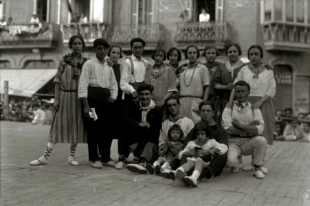Concurso de baile al suelto en la plaza de Easo (1 de 3) - Fondo Car-Kutxa Fototeka