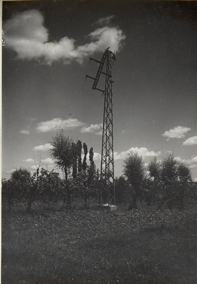 Conegliano, durch Granatvolltreffer zerstörter Gittermast. (BildID 15673780)