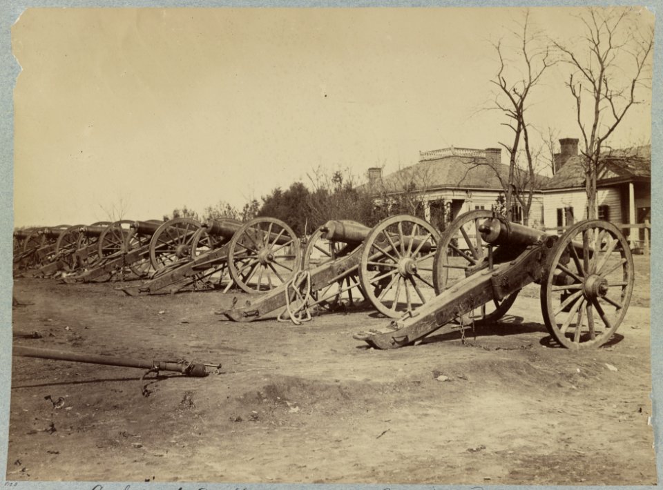 Confederate Artillery captured at Missouri (i.e. Missionary) Ridge headquarters Army of the Cumberland LCCN2012649376