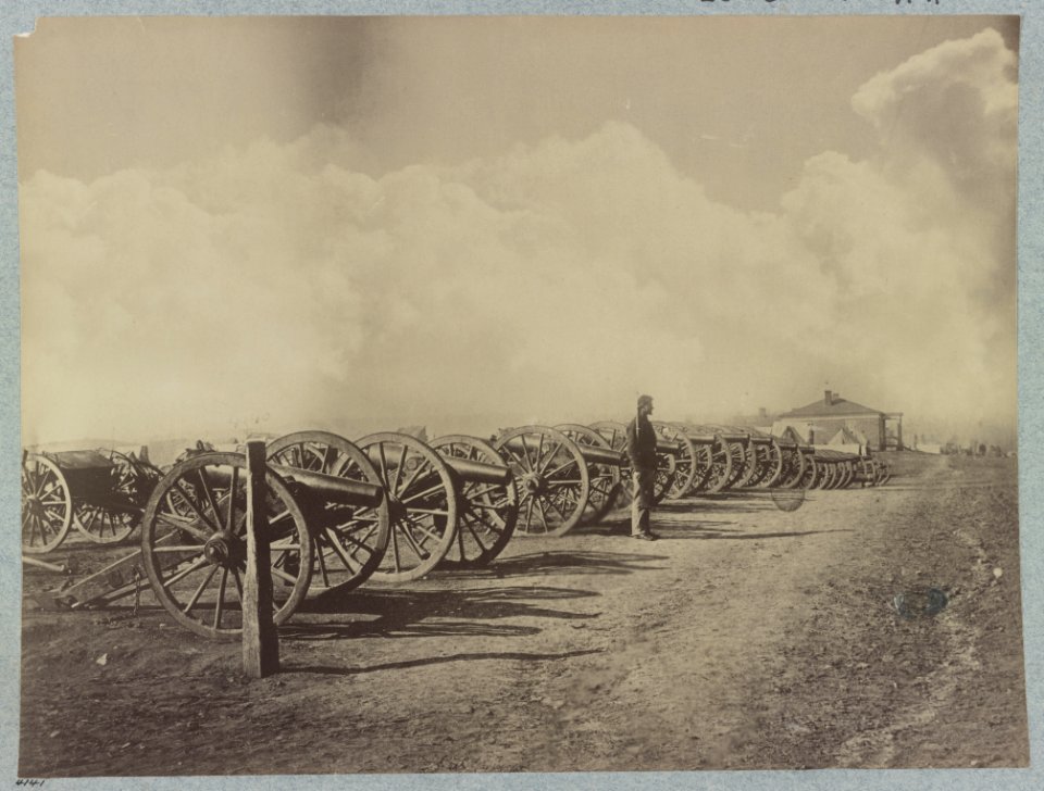 Confederate Artillery captured at Missionary Ridge at headquarters - Army of the Cumberland LCCN2012649373