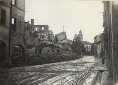 Conegliano, abgebrannte Strasse. (BildID 15668740)