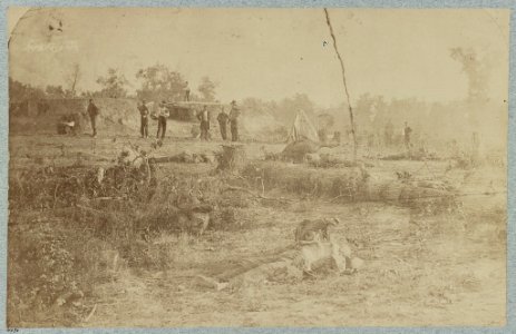 Confederate dead in front of Fort Robinette, Corinth, Mississippi LCCN2012647838