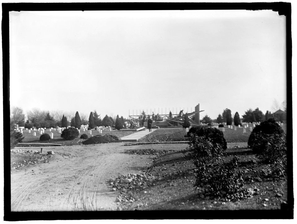 CONFEDERATE MONUMENT, ARLINGTON NATIONAL CEMETERY. 'CONFEDERATE GROUND,' WITH FOUNDATIONS OF MONUMENT LCCN2016864076