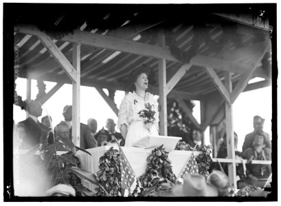 CONFEDERATE MONUMENT. ARLINGTON NATIONAL CEMETERY. MRS. DAISY McLAURIN STEVENS, PRESIDENT, U.D.C., SPEAKING LCCN2016865614