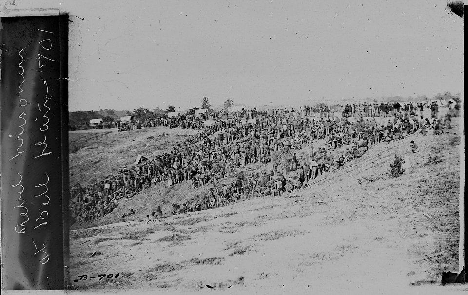 Confederate prisoners at Belle Plain, Virginia - NARA - 525106
