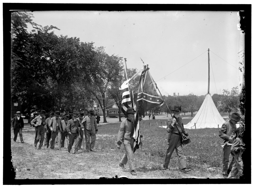 CONFEDERATE REUNION. NORTH CAROLINA VETERANS WITH FLAG LCCN2016867867