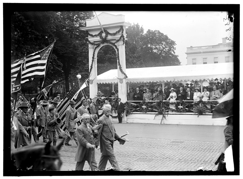 CONFEDERATE REUNION. PARADE. REVIEWING STAND LCCN2016867880