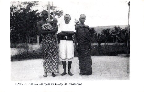 Congo-Famille indigène du village du Balimbola