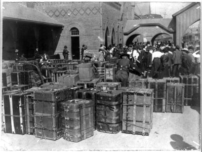 Congestion of colonist's luggage, Los Angeles, ca. 1910 LCCN2012646349